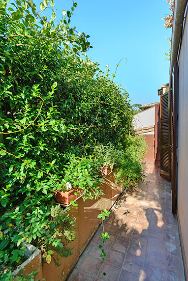 balcony of single and twin beds rooms